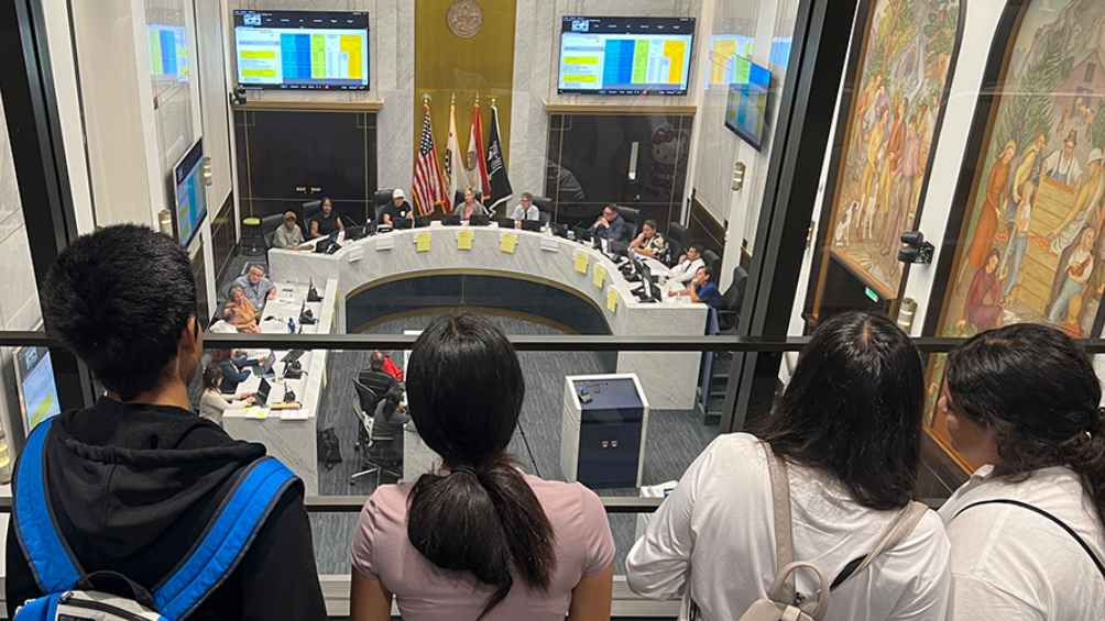 Picture of school children watching a board of supervisors meeting in the meeting chambers