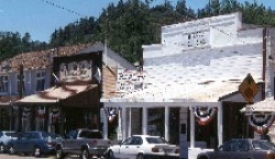 Store fronts along downtown Julian