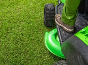Electric lawn mower